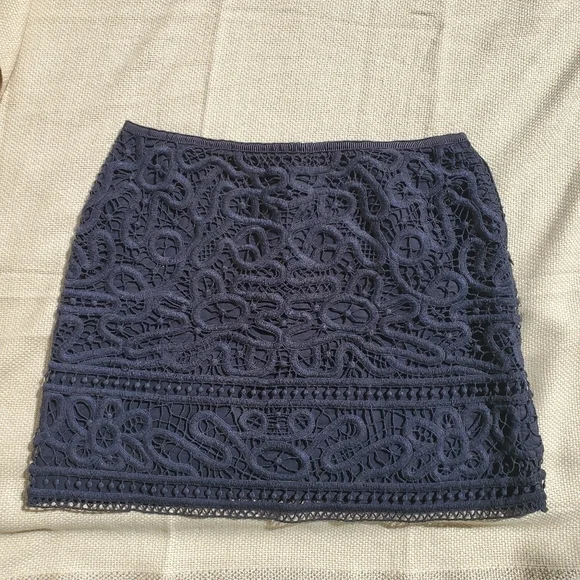 CLUB MONACO mini skirt. - Picture 1 of 9